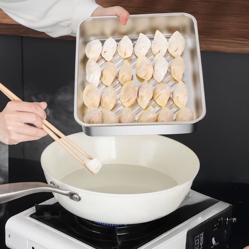 Abgedecktes Knödeltablett aus  – Meal Prep Menu Bewertung und Preis